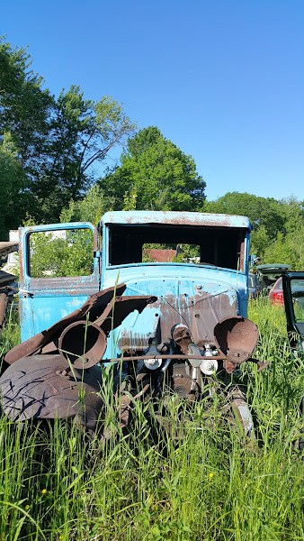 Gallant&apos;s Auto Salvage Inc Salvage yard at 712 New Gloucester Rd