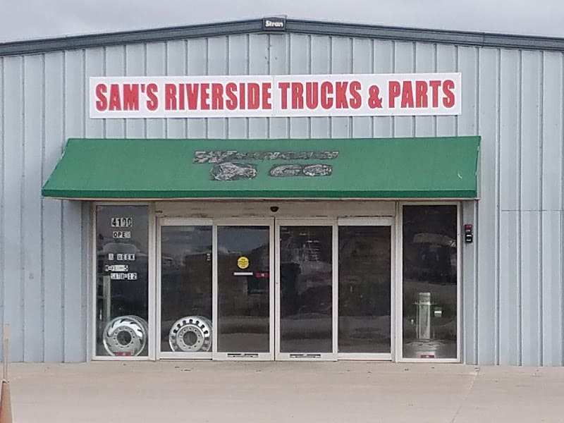 Sam&apos;s Riverside Auto and Truck Parts and Salvage Car dealer at 3900 Vandalia Rd