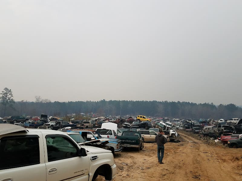 Scooter&apos;s Auto Salvage Salvage yard at 748 Lake Vernon Rd